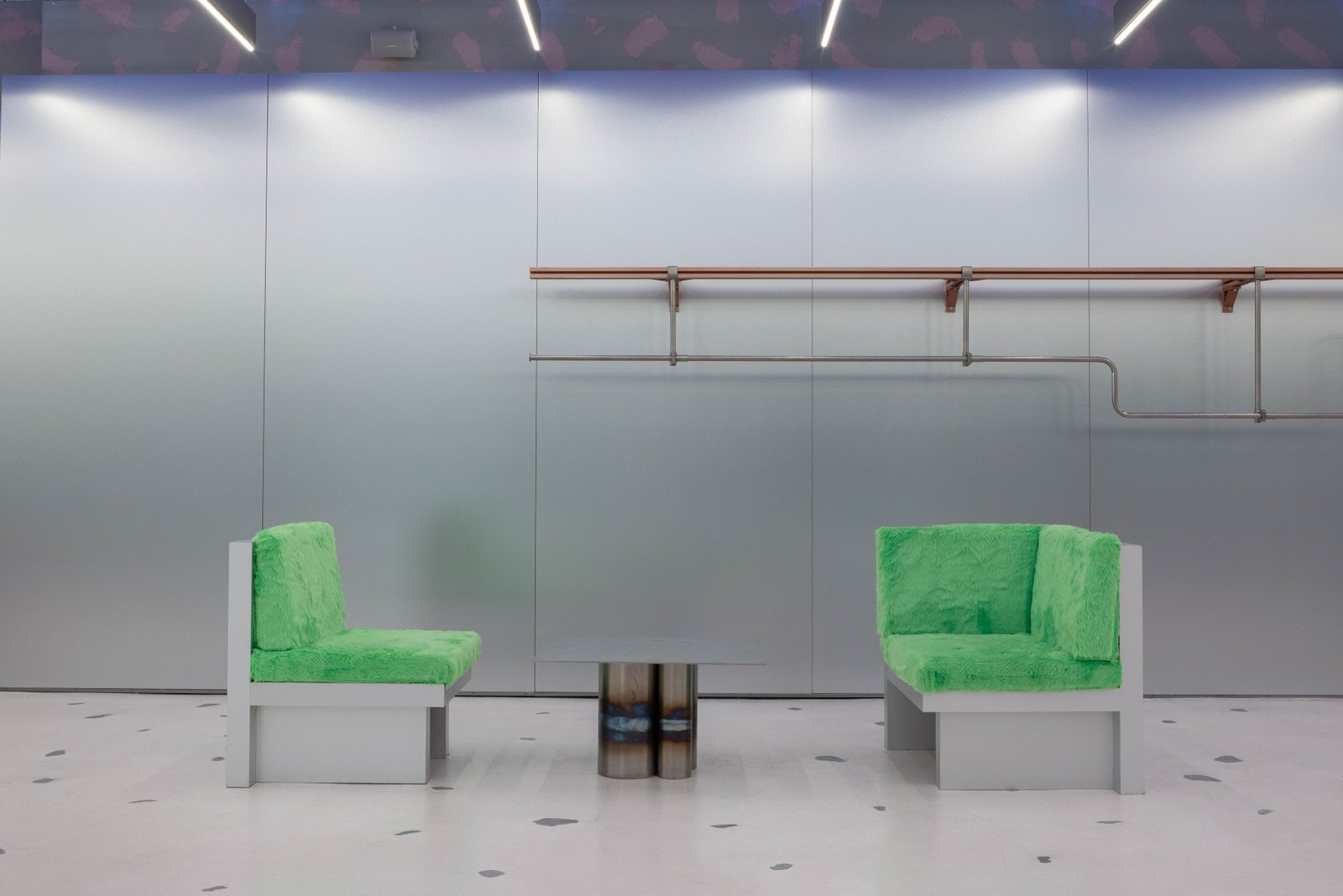 Salon Alper Derinboğaz 设计的 Reflect Studio 商店