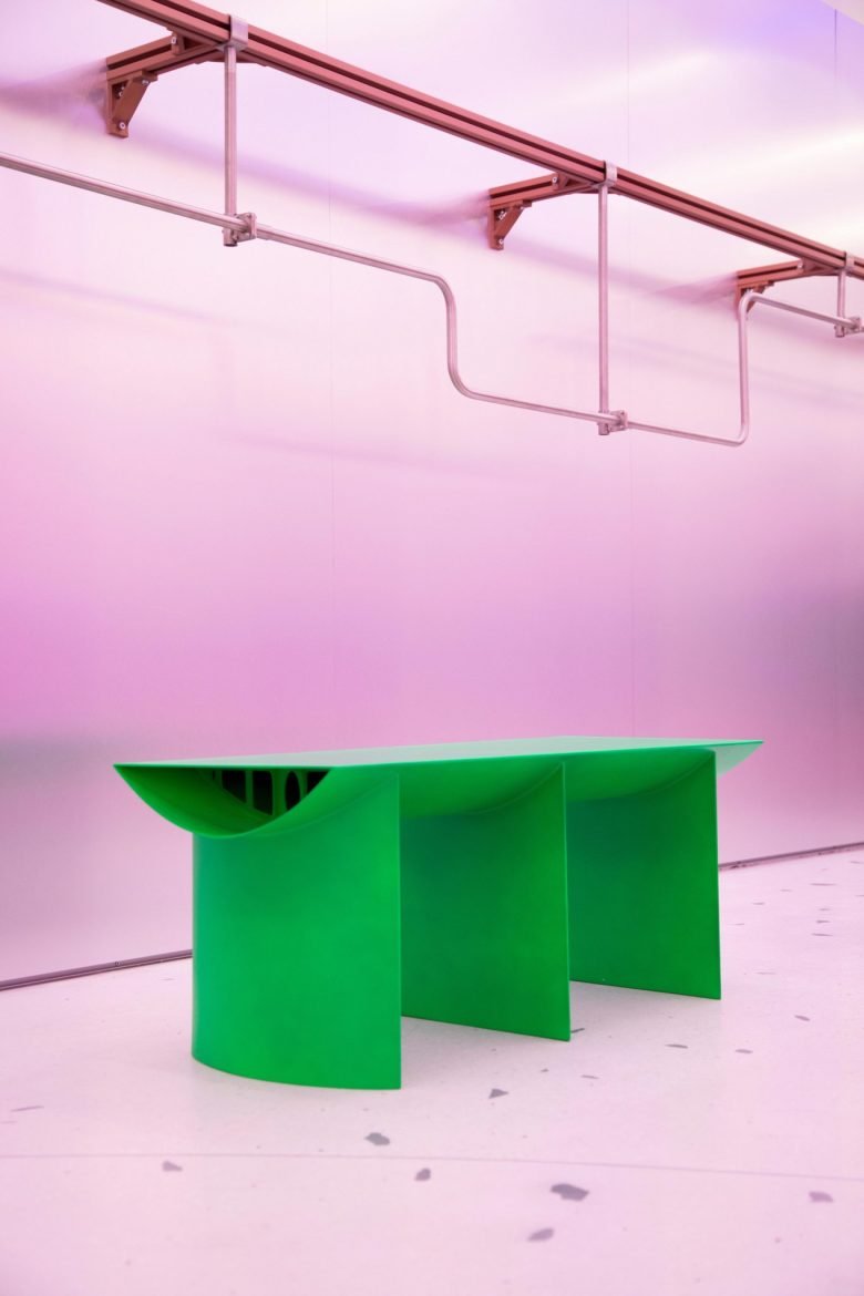 Salon Alper Derinboğaz 设计的 Reflect Studio 商店