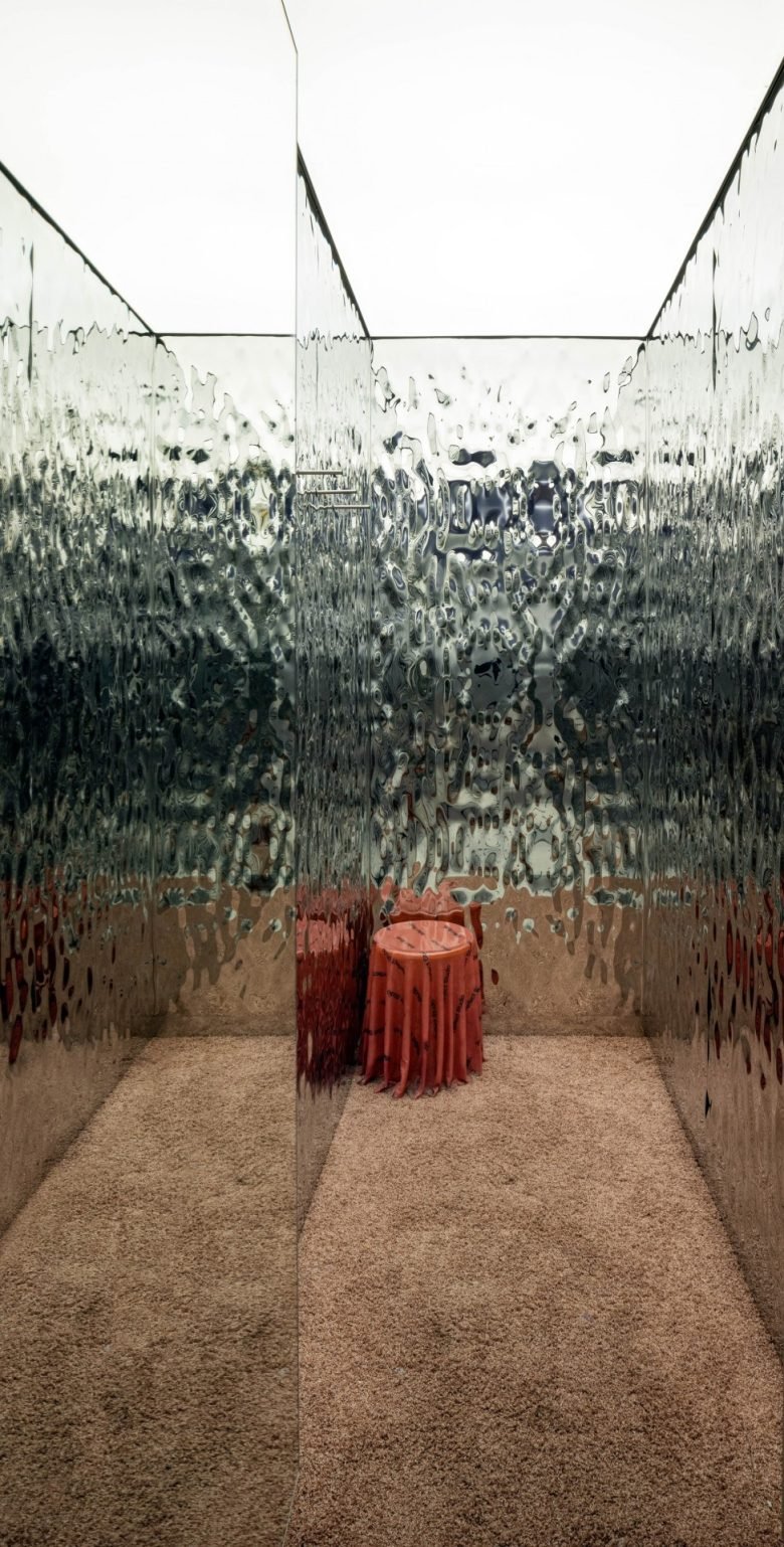 Salon Alper Derinboğaz 设计的 Reflect Studio 商店