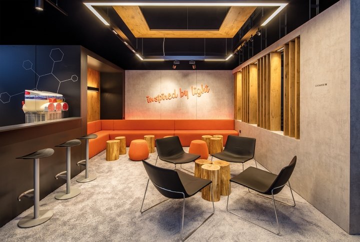 Regiolux 和 lichtwerk 参加 light+building 2018 by kluge Retail.brand.architecture，德国美因河畔法兰克福