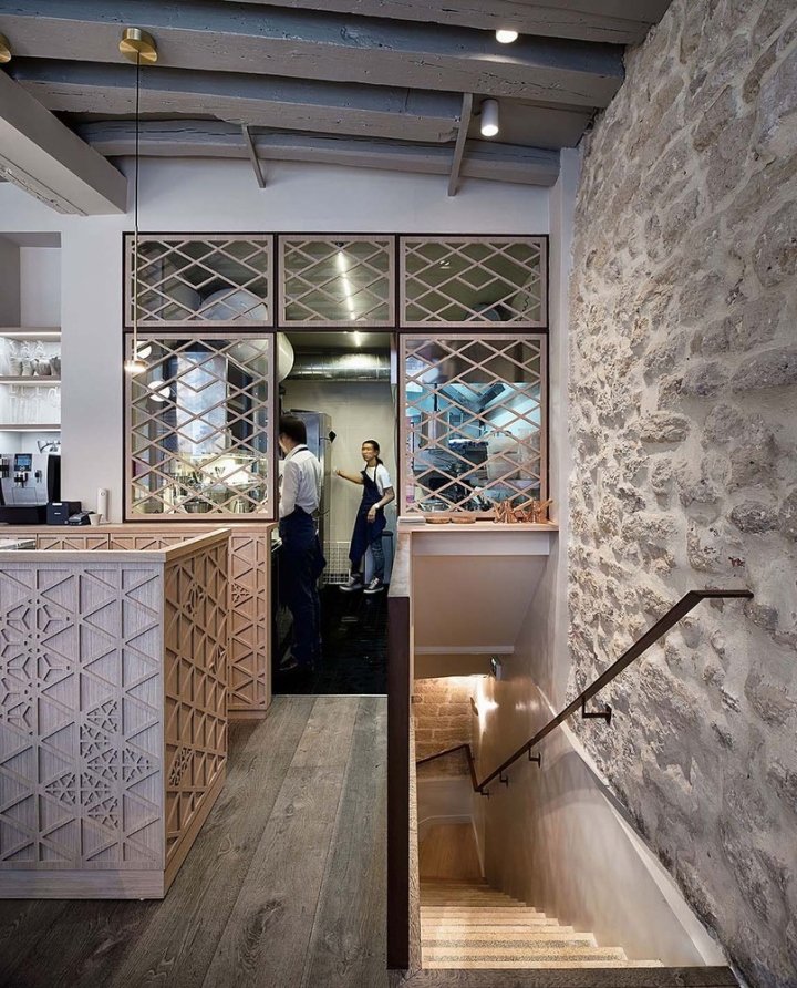 Yoshinori 餐厅，由 Alia Bengana architee dplg 和 Atelier BEPG SASU d’Architecture 设计，法国巴黎