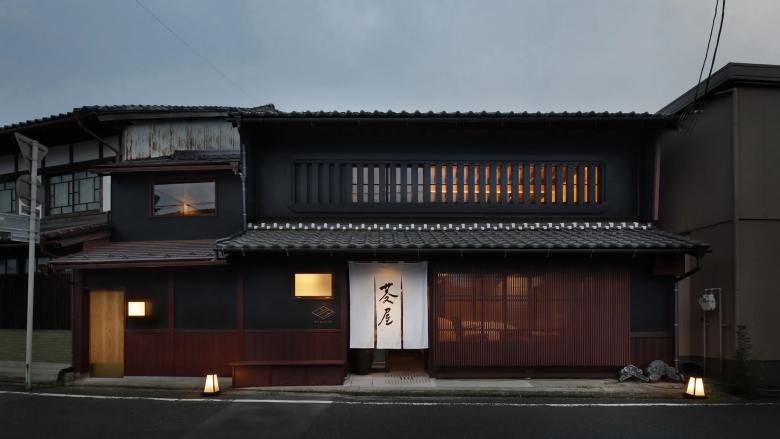 Hishiya restaurant and guesthouse by Fumihiko Sano Studio
