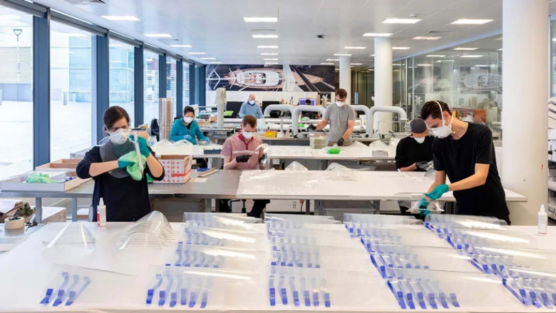 Foster + Partners 的可重复使用面罩模板