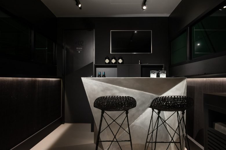  令人眼花缭乱的双层 - REV'IT！赛车技术中心