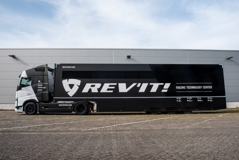  令人眼花缭乱的双层 - REV'IT！赛车技术中心