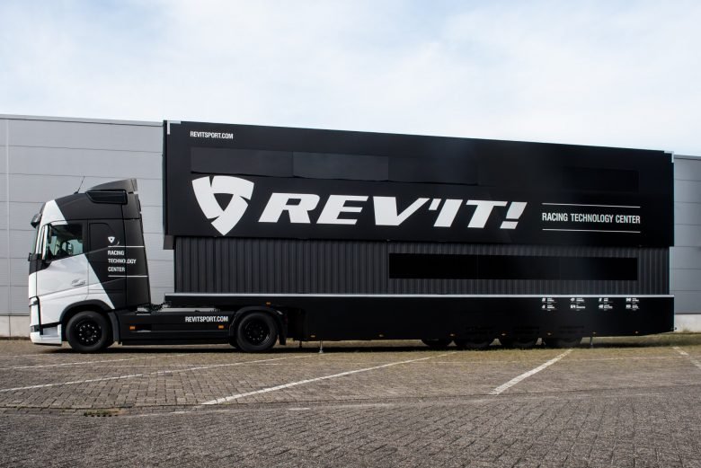  令人眼花缭乱的双层 - REV'IT！赛车技术中心