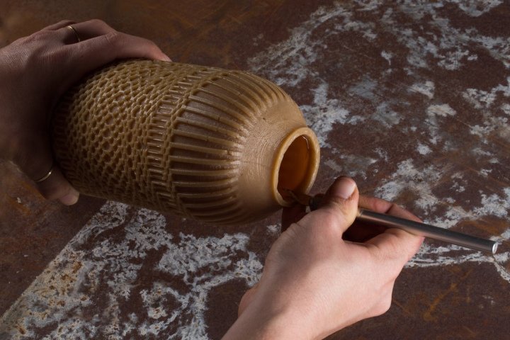 旋转瓶子，Talia Mukmel，以色列特拉维夫