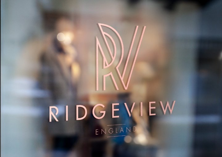 Ridgeview 包装由 CookChick Design 设计 Ridgeview 包装由 CookChick Design 设计