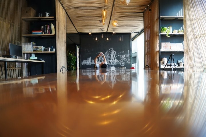 绳波办公室由 Usual Studio+ 十拱门设计，上海 – 中国