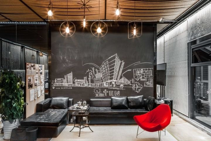 绳波办公室由 Usual Studio+ 十拱门设计，上海 – 中国