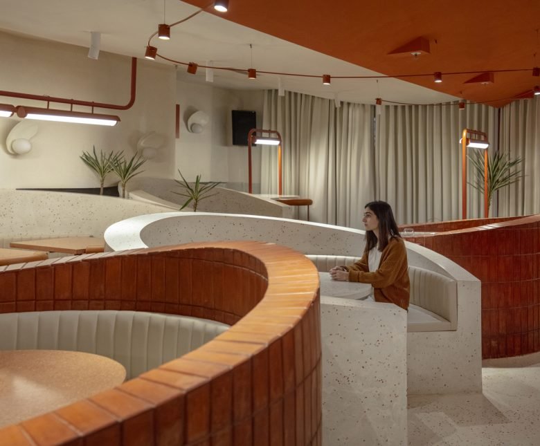 Rosie and Tillie 餐厅和酒吧 由 RENESA Architecture Design Interiors Studio 设计