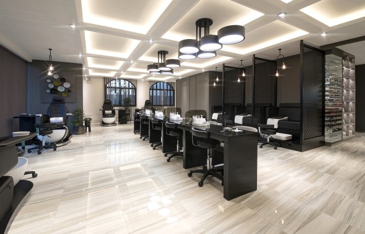 Brand Creative 的 Rossano Ferretti 美发水疗中心，阿布扎比 – 阿联酋