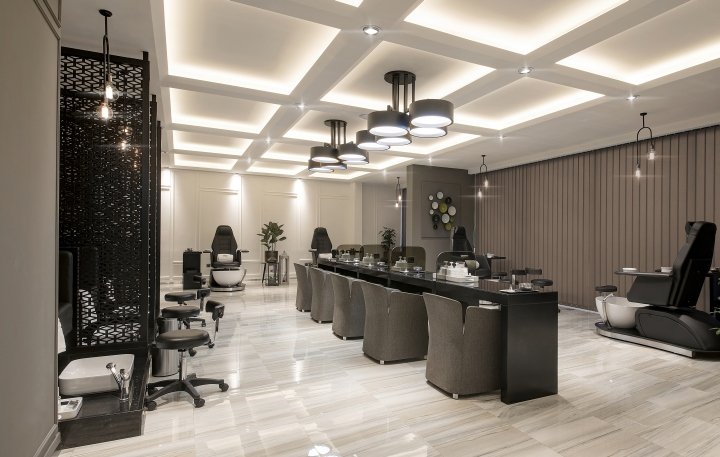 Brand Creative 的 Rossano Ferretti 美发水疗中心，阿布扎比 – 阿联酋