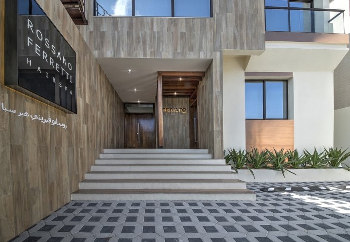 Brand Creative 的 Rossano Ferretti 美发水疗中心，阿布扎比 – 阿联酋