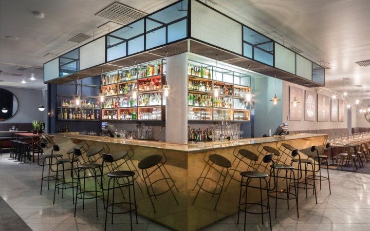 芬兰赫尔辛基 Bond Agency 的 Roster 酒吧和餐厅 芬兰赫尔辛基 Bond Agency 的 Roster 酒吧和餐厅