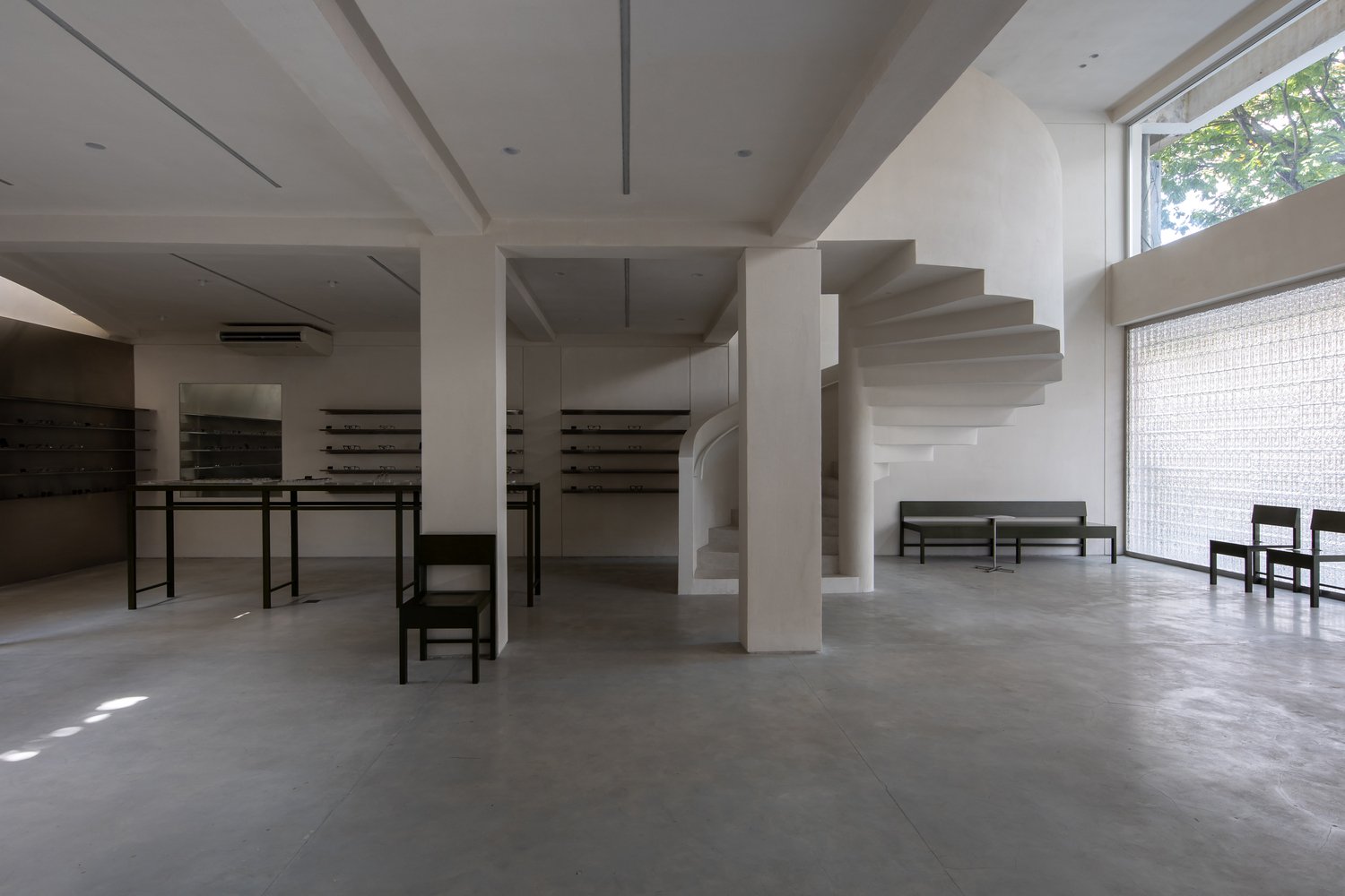 Nhabe Scholae 设计的 SEESON NKKN 商店