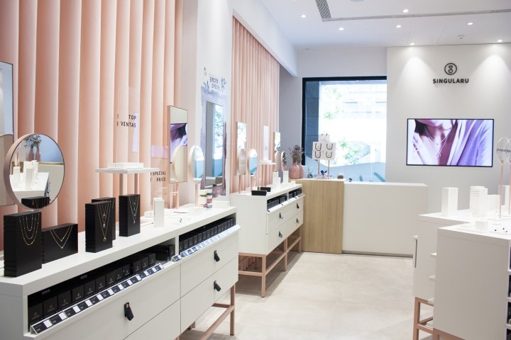 SINGULARU 时尚珠宝店，由 Huuun + Branding&Retail 设计，巴伦西亚 – 西班牙