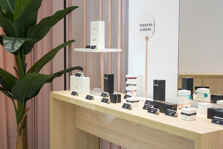 SINGULARU 时尚珠宝店，由 Huuun + Branding&Retail 设计，巴伦西亚 – 西班牙