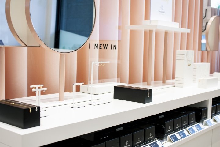 SINGULARU 时尚珠宝店，由 Huuun + Branding&Retail 设计，巴伦西亚 – 西班牙