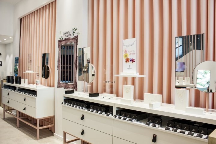 SINGULARU 时尚珠宝店，由 Huuun + Branding&Retail 设计，巴伦西亚 – 西班牙