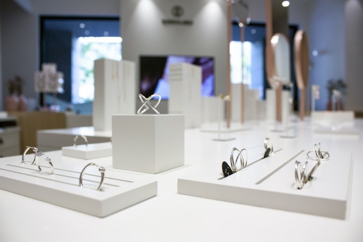 SINGULARU 时尚珠宝店，由 Huuun + Branding&Retail 设计，巴伦西亚 – 西班牙