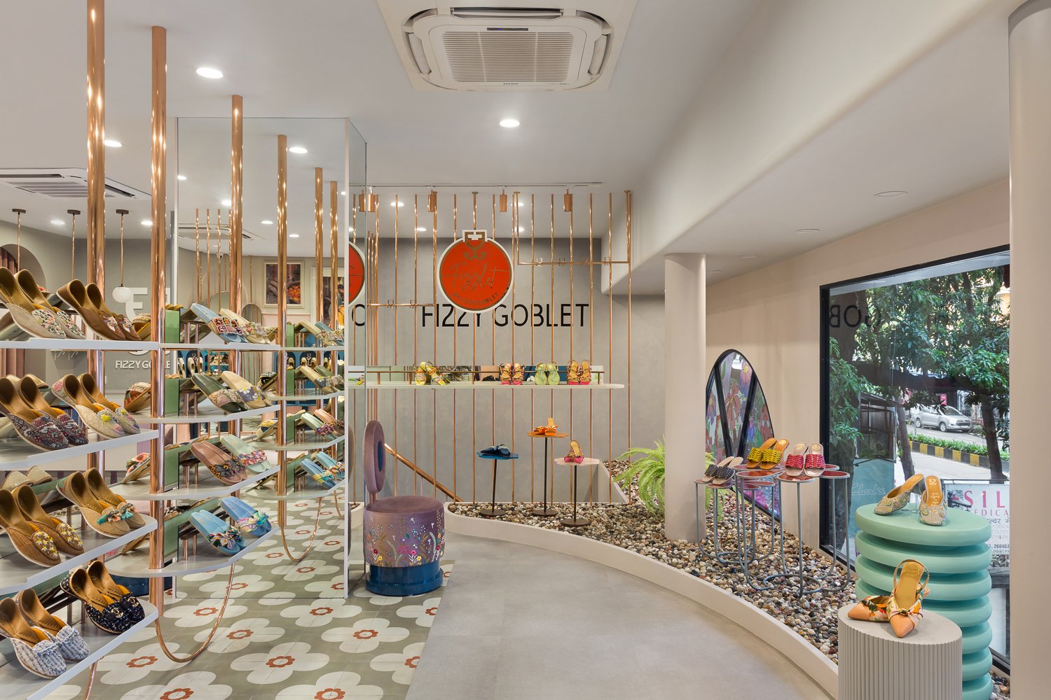 Checkered Spaces 的碳酸杯店