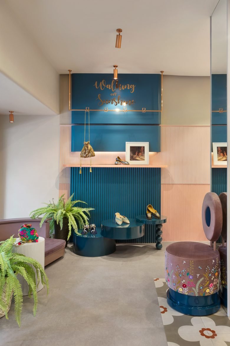 Checkered Spaces 的碳酸杯店