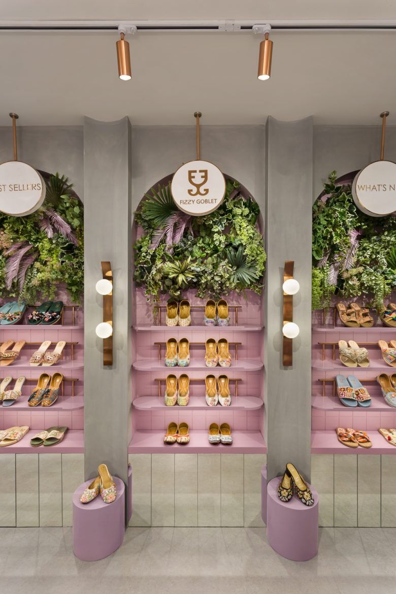 Checkered Spaces 的碳酸杯店