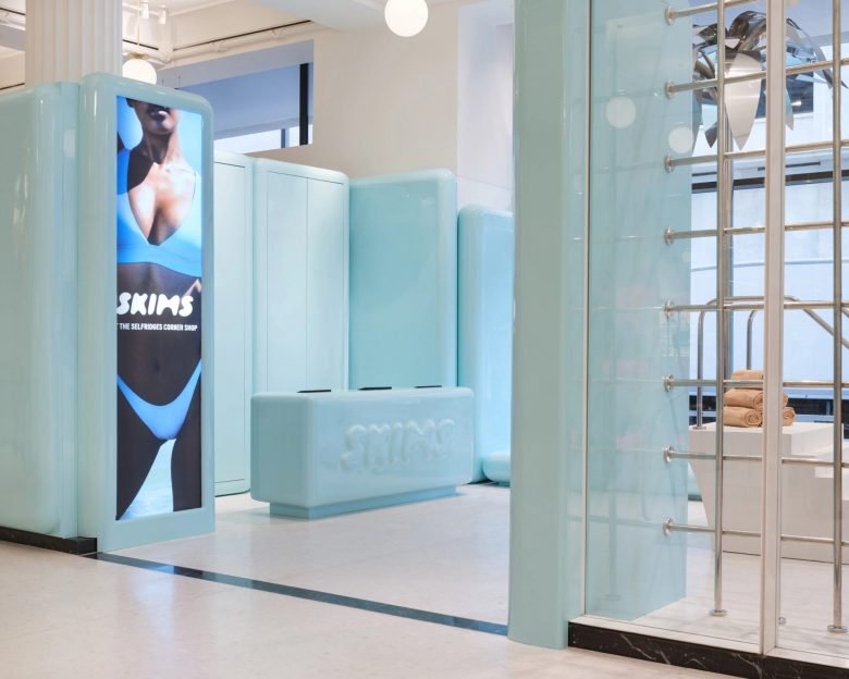 Willo Perron 设计的 SKIMS 快闪店