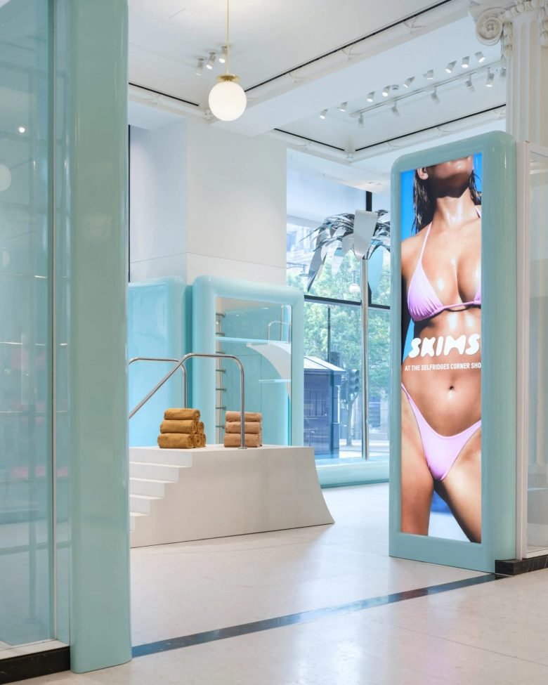 Willo Perron 设计的 SKIMS 快闪店