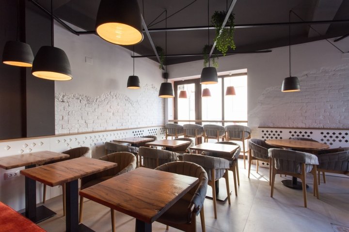 SNOOZZ 咖啡馆，由 davidsign 设计，奥拉迪亚 – 罗马尼亚