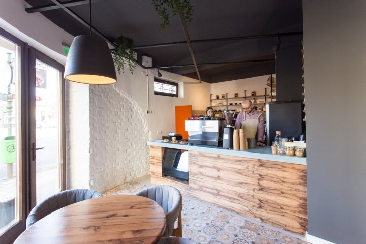 SNOOZZ 咖啡馆，由 davidsign 设计，奥拉迪亚 – 罗马尼亚