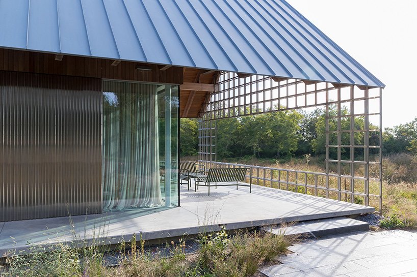 北叉住宅由 SO – IL 与 Shenton 建筑事务所共同设计，是纽约的一处休憩场所，由四个山墙体量组成