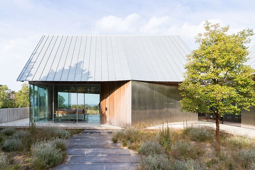 北叉住宅由 SO – IL 与 Shenton 建筑事务所共同设计，是纽约的一处休憩场所，由四个山墙体量组成