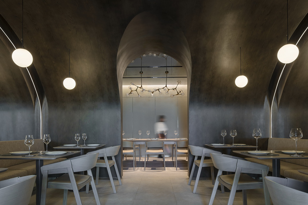 SOMESOME 酒吧和餐厅由 MARS Studio 设计