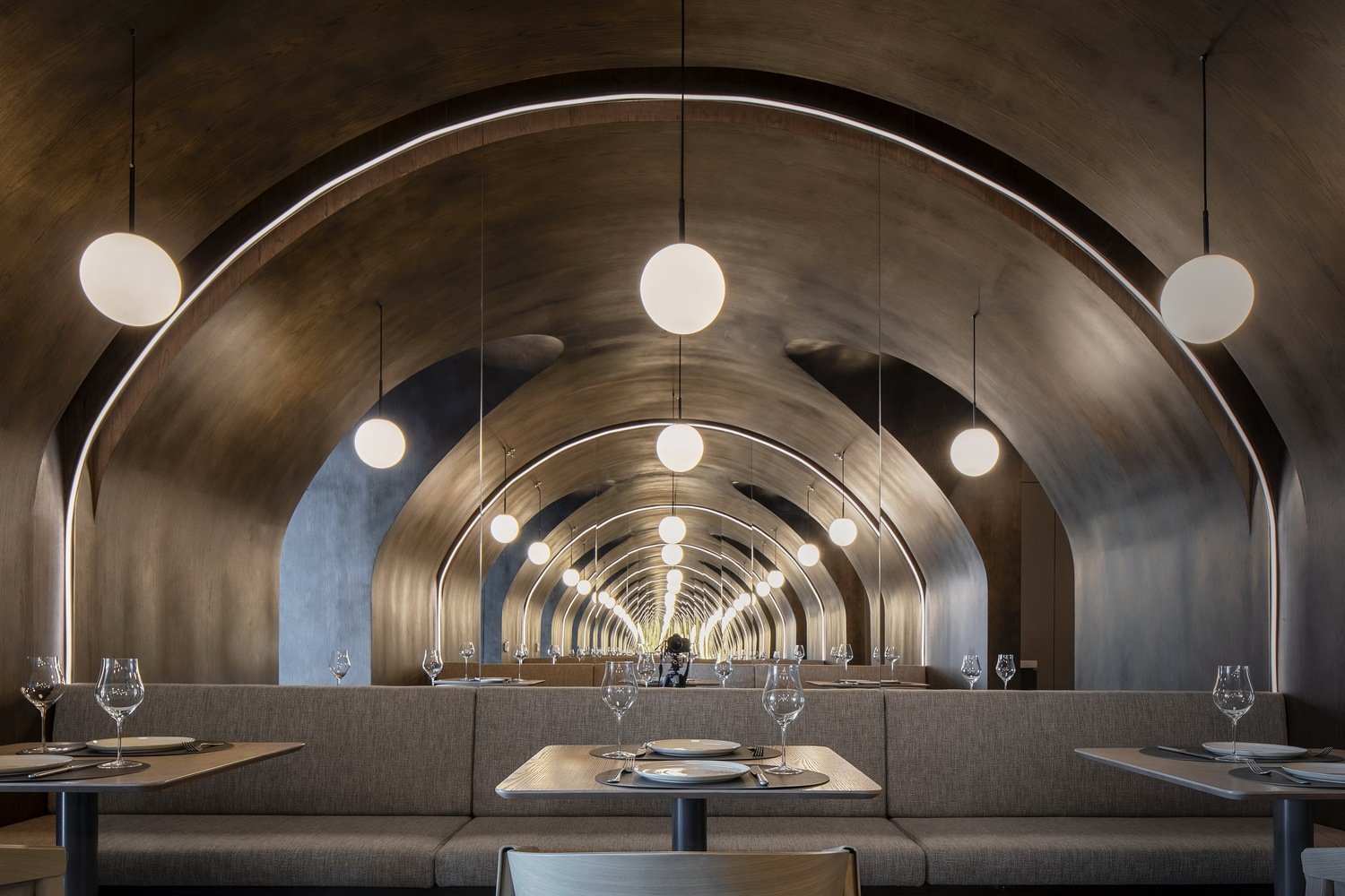 SOMESOME 酒吧和餐厅由 MARS Studio 设计