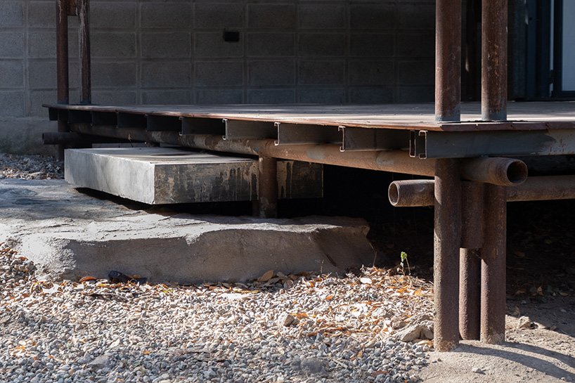 STC arquitectos 使用回收的油管和金属板在阿根廷农村建造避难所 STC arquitectos 使用回收的油管和金属板在阿根廷农村建造避难所