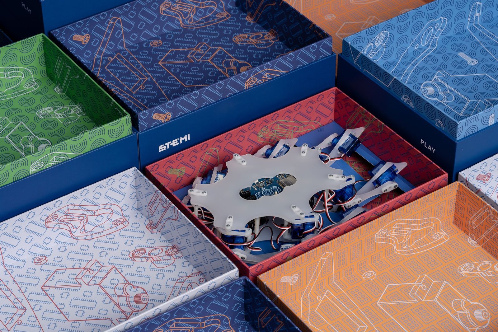 Design Bureau Izvorka Juric 设计的 STEMI 课堂套件