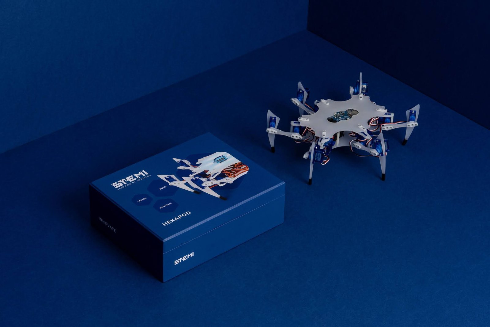 Design Bureau Izvorka Juric 设计的 STEMI 课堂套件