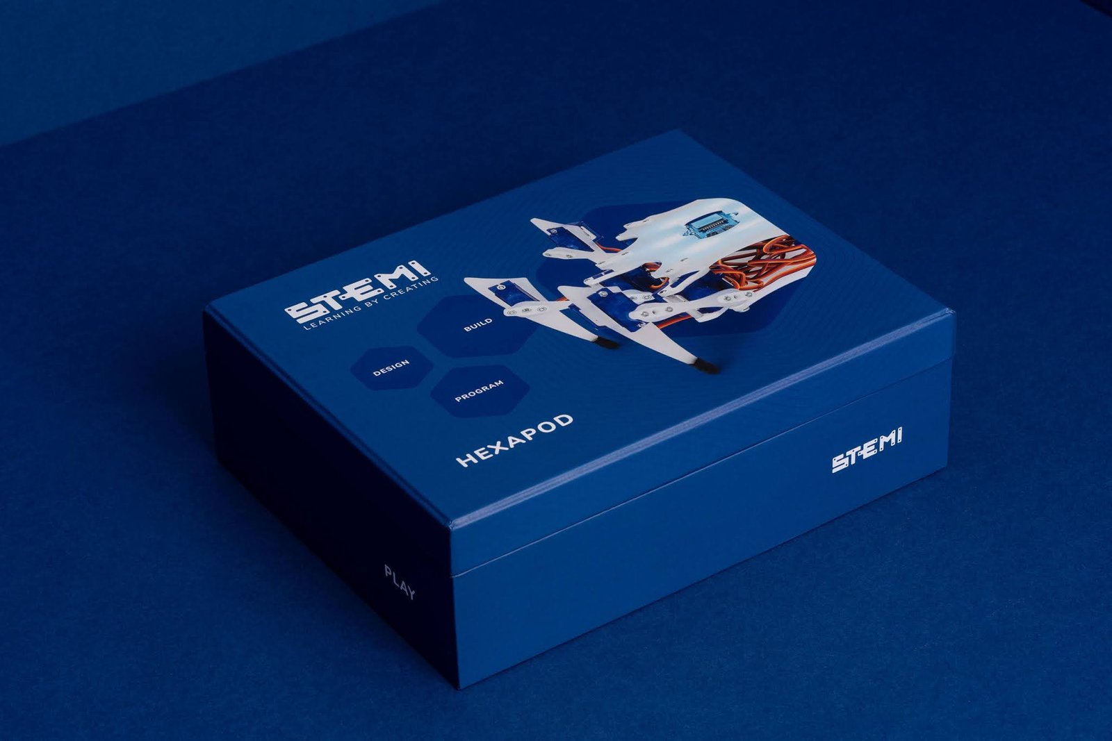 Design Bureau Izvorka Juric 设计的 STEMI 课堂套件