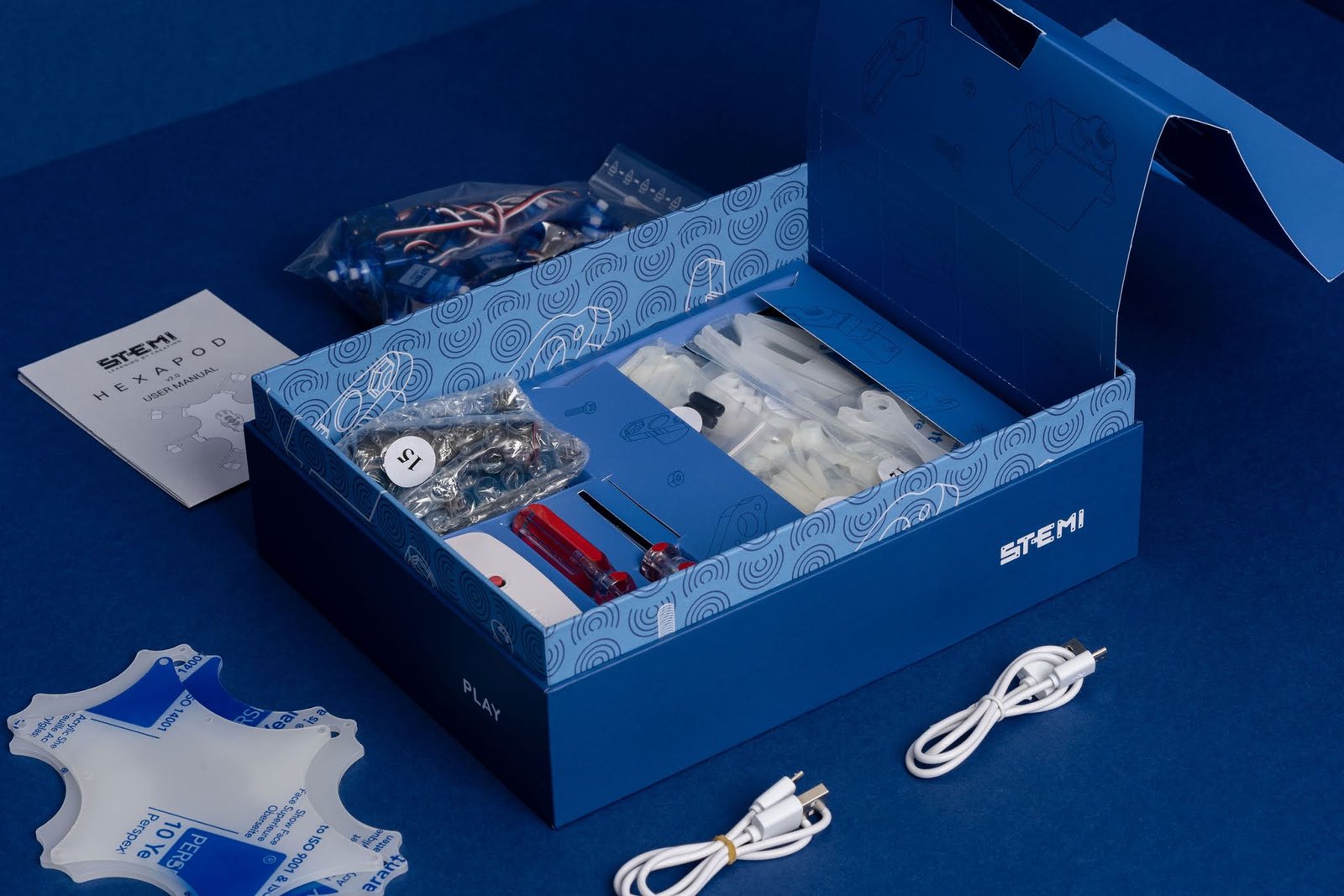 Design Bureau Izvorka Juric 设计的 STEMI 课堂套件