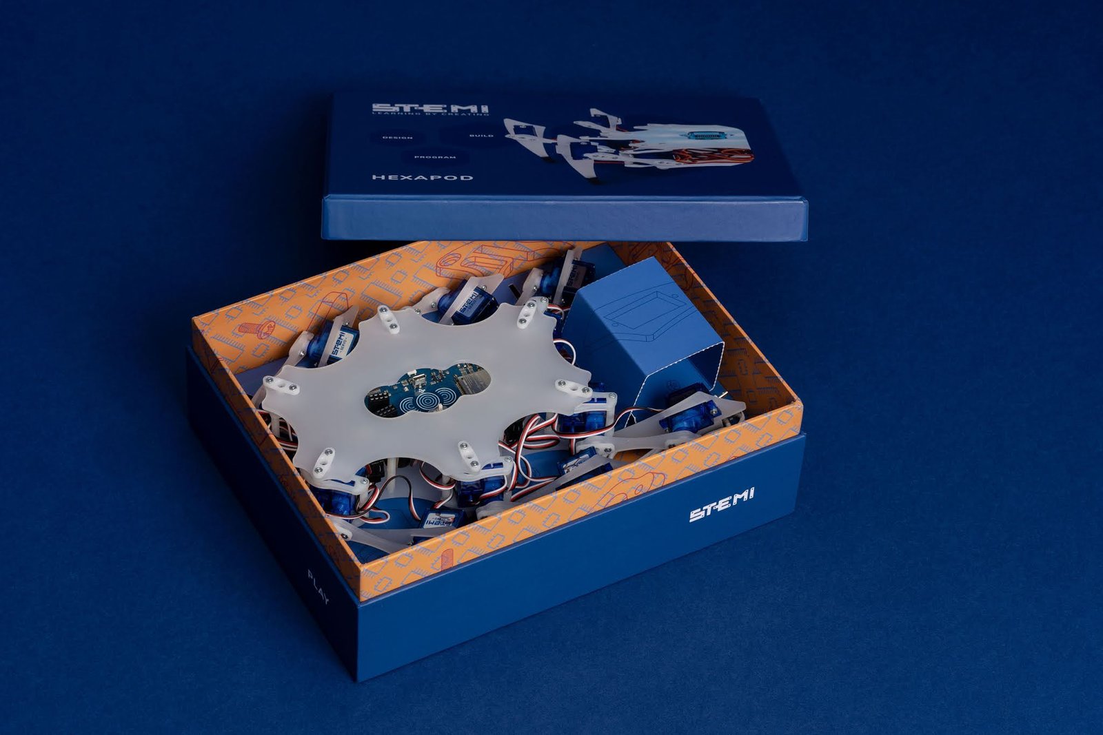 Design Bureau Izvorka Juric 设计的 STEMI 课堂套件