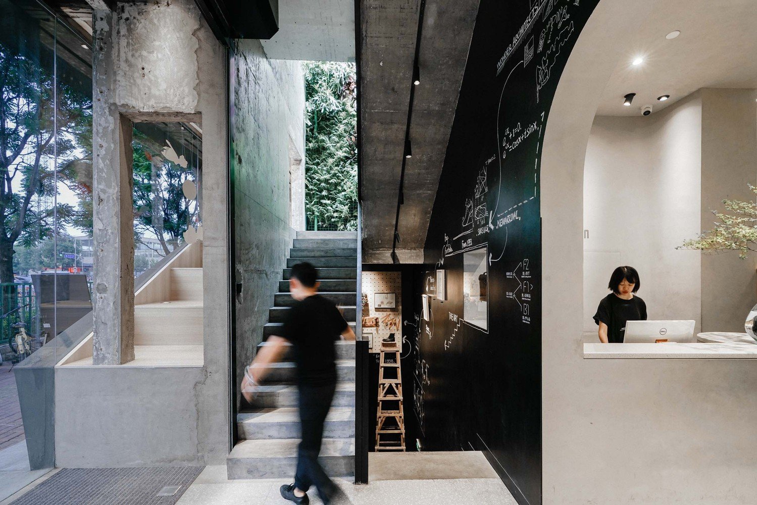 Wonder Architects 设计的 SUSEN 皮具店