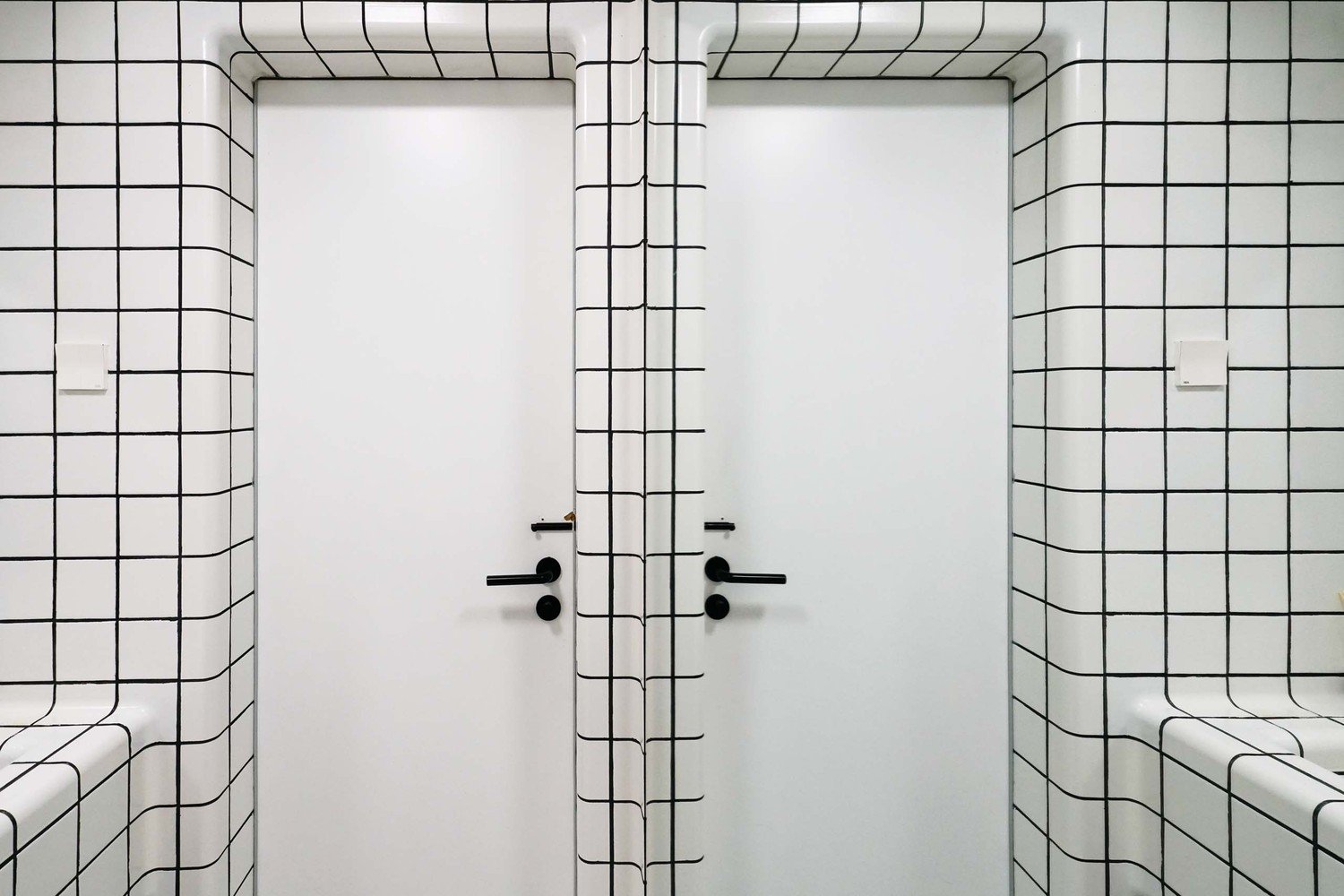 Wonder Architects 设计的 SUSEN 皮具店