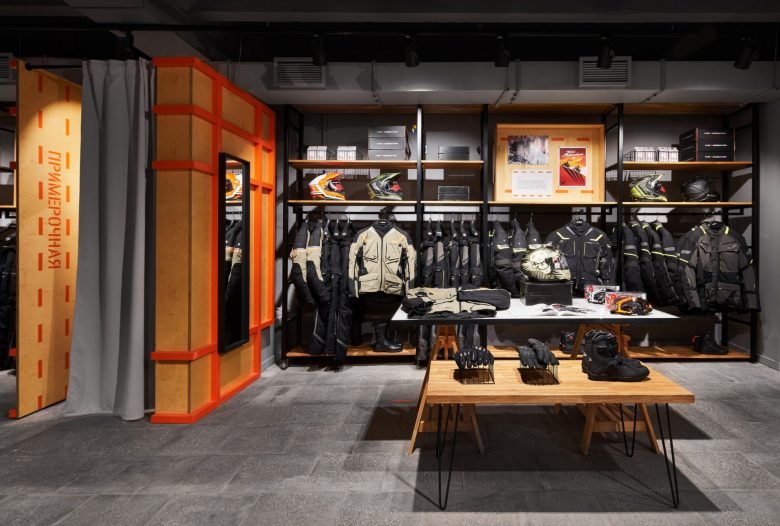 Bikerstore 摩托车服装及配件商店，由 Bad Reputation 设计