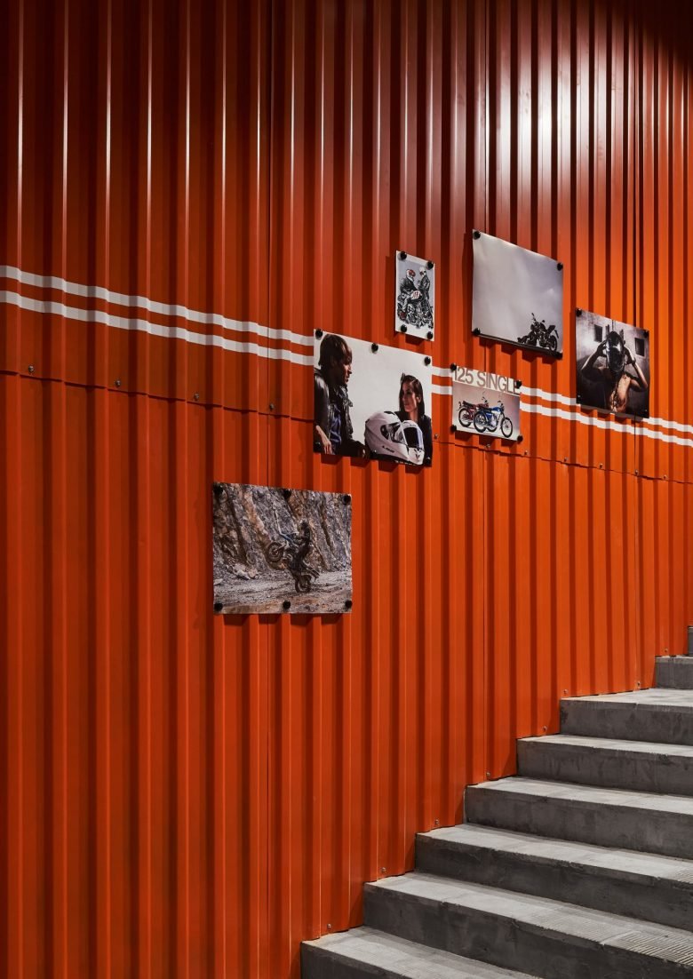 Bikerstore 摩托车服装及配件商店，由 Bad Reputation 设计