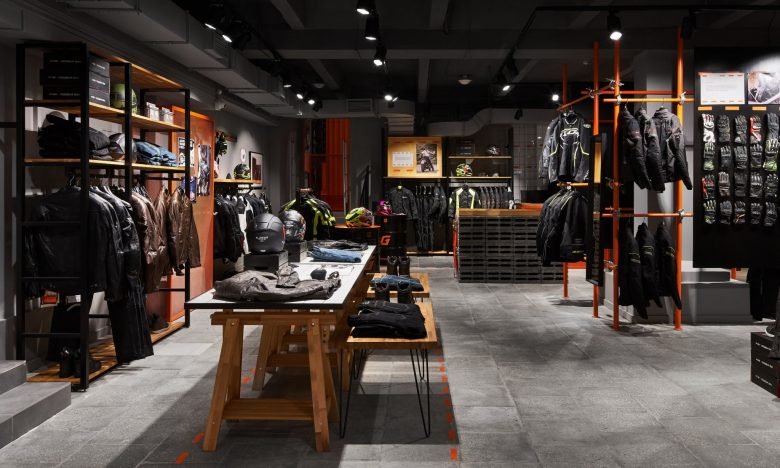 Bikerstore 摩托车服装及配件商店，由 Bad Reputation 设计