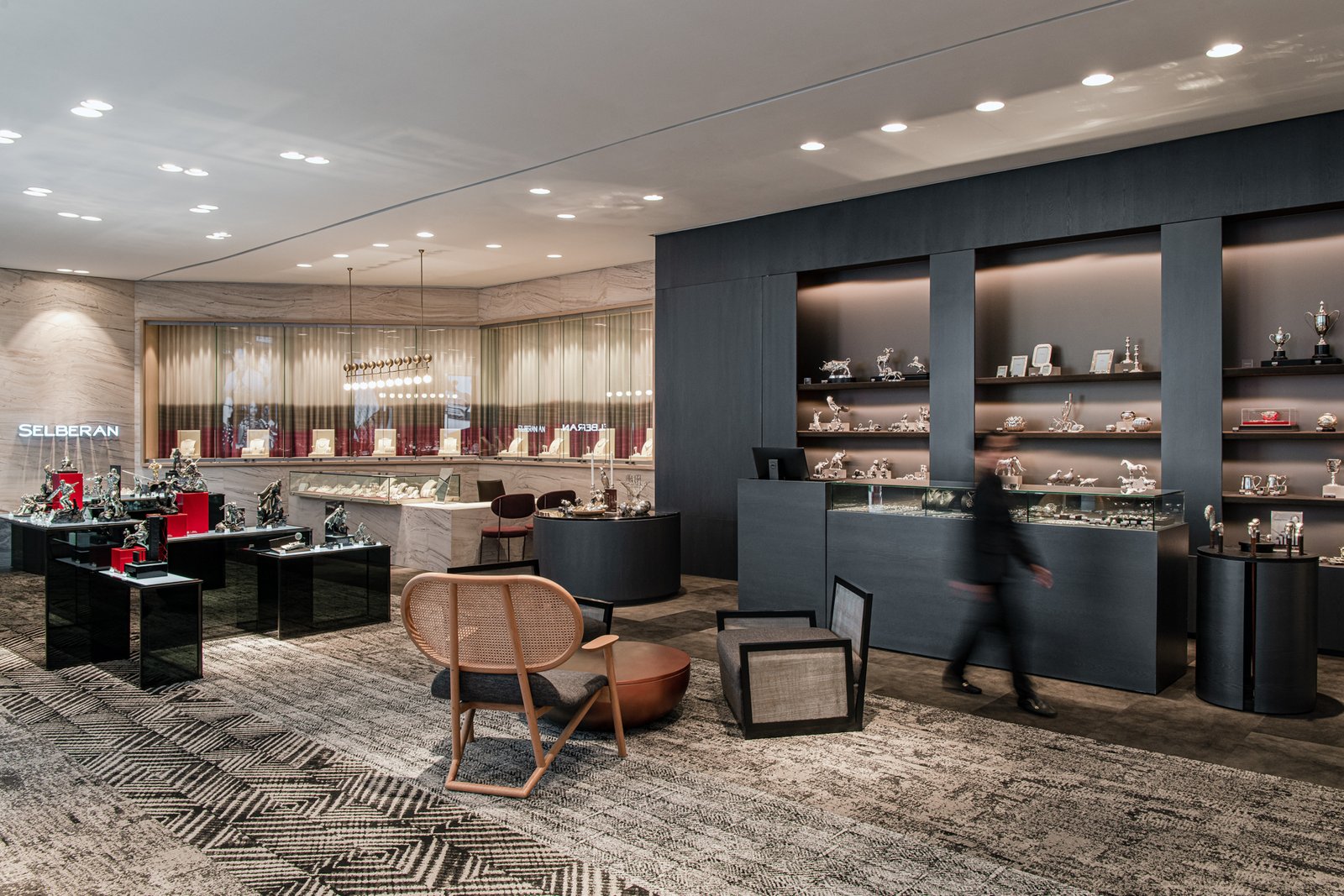 丰富的锡镴遗产，具有真实的风格。