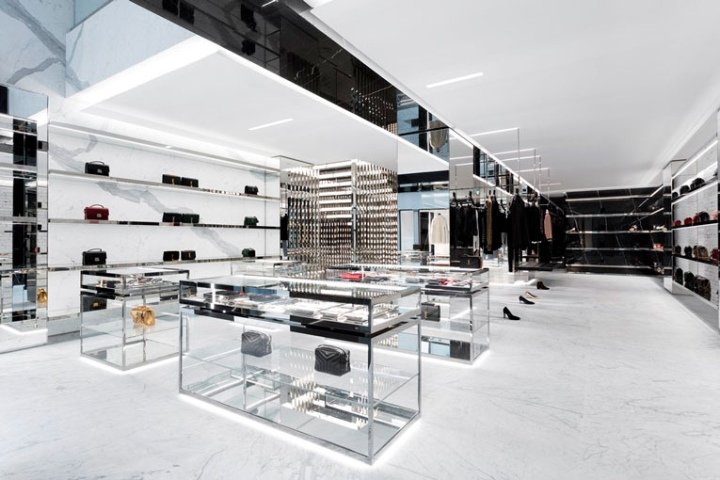 Anthony Vaccarello 设计的 Saint Laurent 商店，挪威奥斯陆