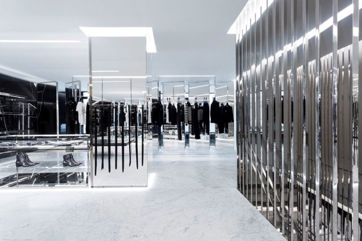 Anthony Vaccarello 设计的 Saint Laurent 商店，挪威奥斯陆